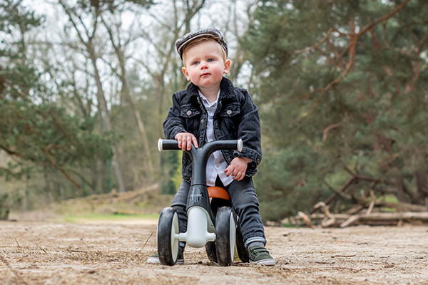 Een loopauto met speels ontwerp