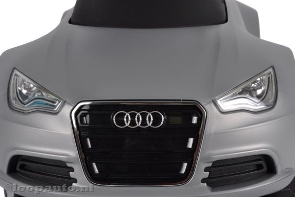 Stoere grille met Audi logo.