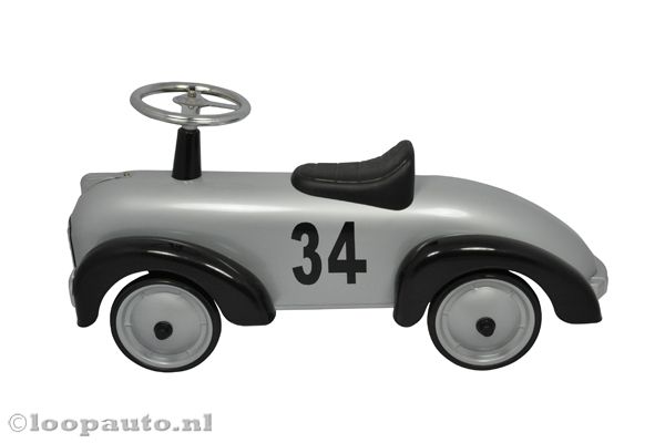 Retro loopauto met nummer 34.