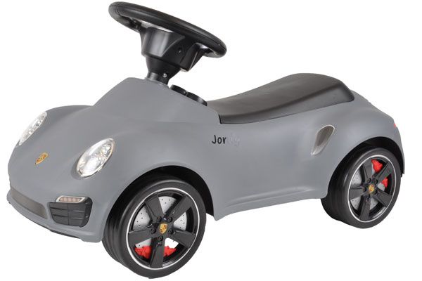 Verfraai je auto met een eigen naamsticker.