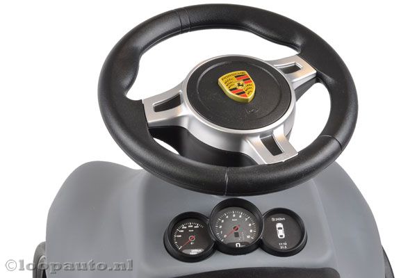 Echte claxon op het stuur.