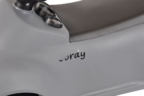 Je auto wordt nog persoonlijker met een eigennaam sticker.