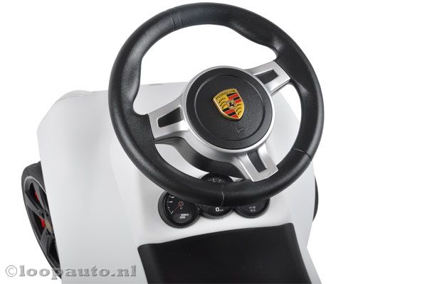 Echte claxon op het stuur.