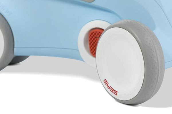 Met 4 fluisterstille wielen.