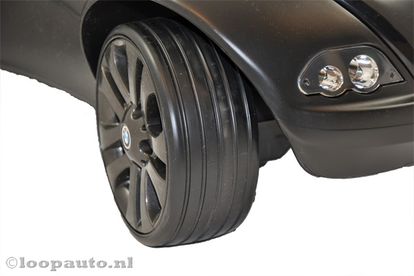 Brede banden van rubber met profiel.