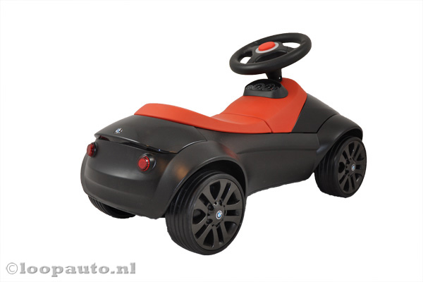 Met zacht oranje zitgedeelte.