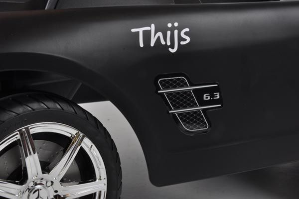 Je ontvangt 2 stickers (voor beide zijkanten).