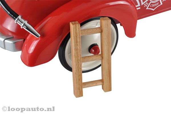 Compleet met 2 afneembare houten ladders.