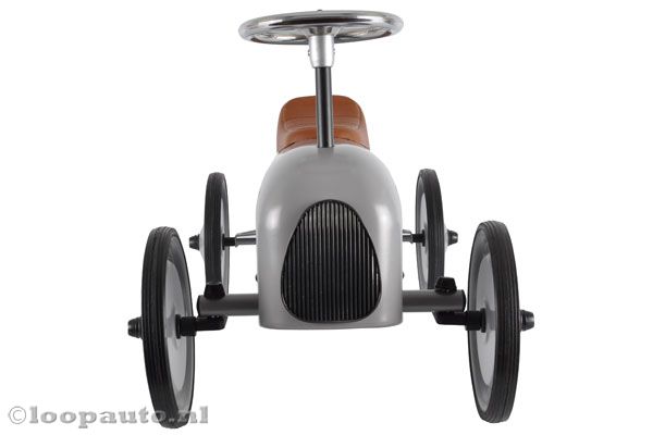 Stoere grille aan de voorzijde.