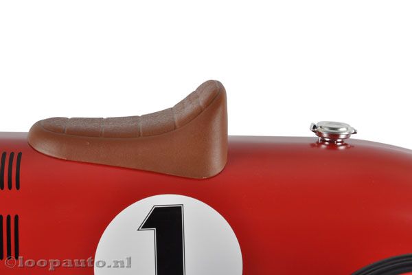 Compleet met chromen tankdop.