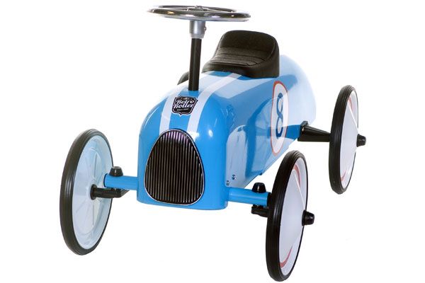 De loopauto heeft de volgende afmetingen: 75x40x40 cm (lxbxh).