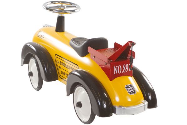 Met rubberen banden op stalen velgen.