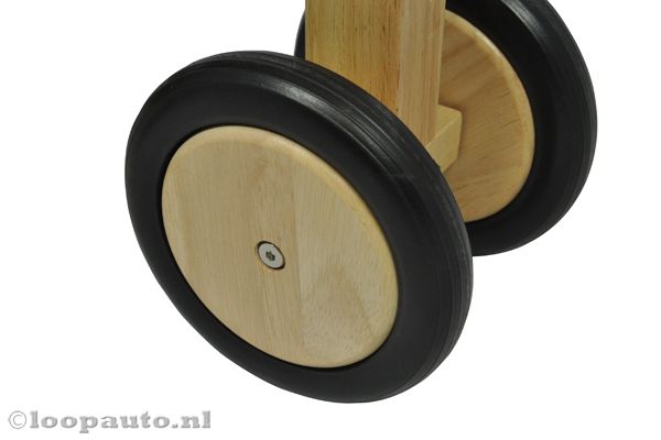 Voorzien van rubberen wieltjes.